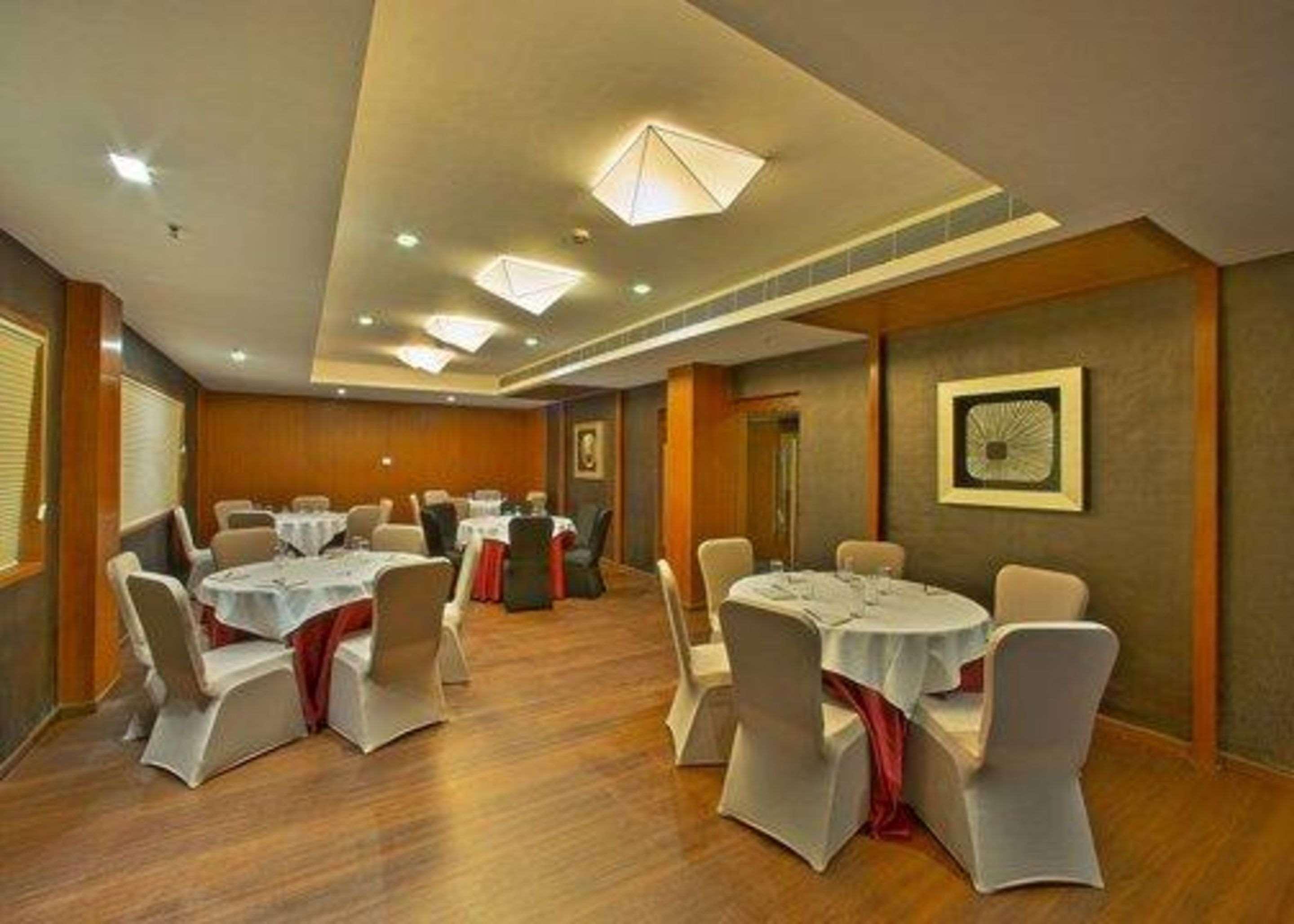 Clarion Hotel President Chennai Esterno foto